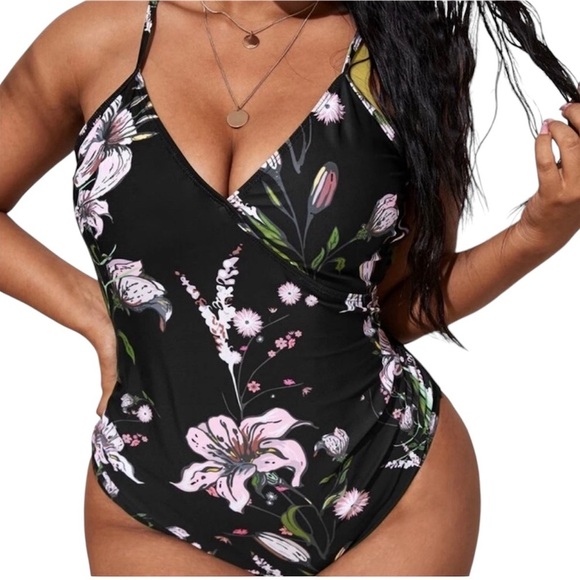 3/$25 🤗 Shein Plus size 2x one piece suit. Criss cross back straps - Picture 1 of 8